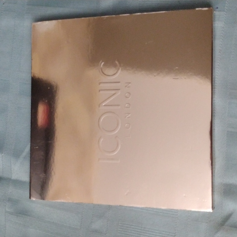 Iconic london eyeshadow palette